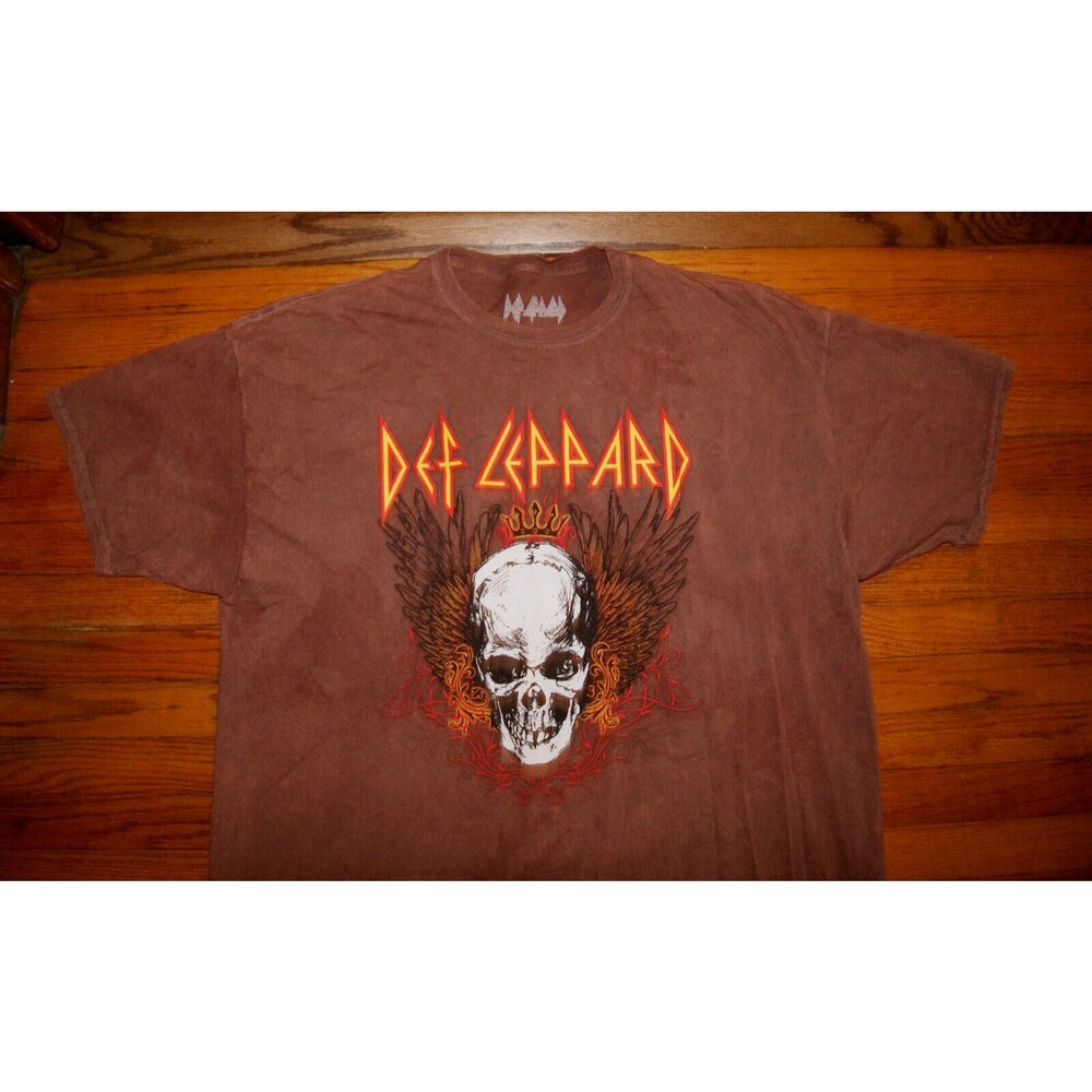 Mens Def  Leppard Reddish Brown T-Shirt Size Large  2017 Official Skull Wings